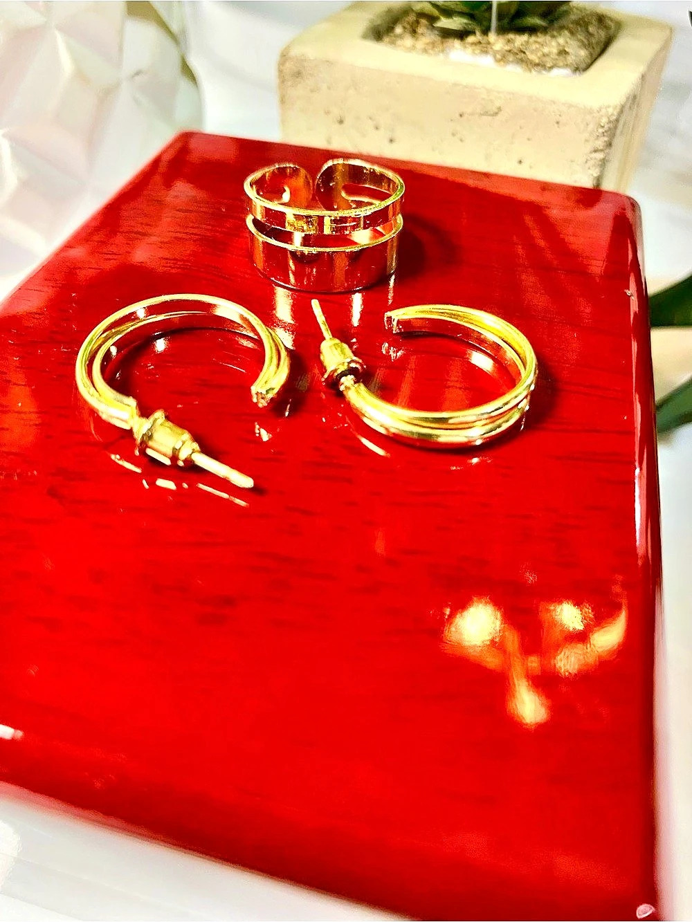 NWT 3 Piece Gold Toned Hoop Earrings & Split Band Ring Set